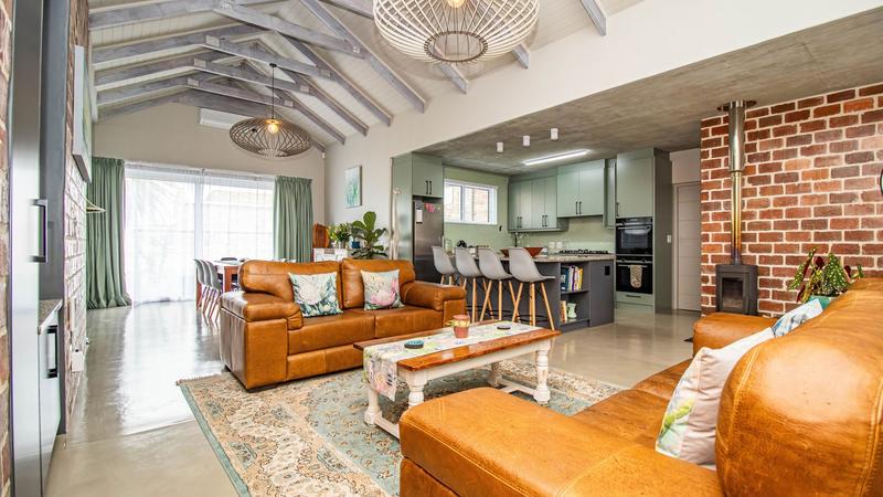 4 Bedroom Property for Sale in Sandbaai Western Cape